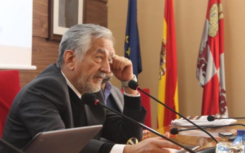 El gobernador disertó en la Universidad de Salamanca