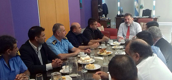 El ministro Ali está reunido con la Plana Mayor de la Policía provincial