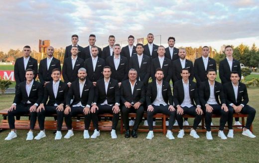 Con nuevo look, la selección argentina partió hacia Brasil para disputar la Copa América