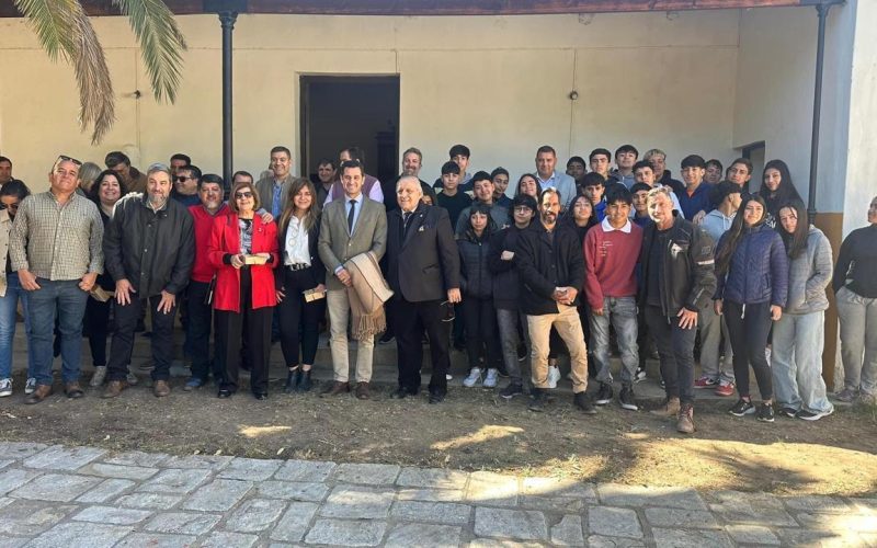 Homenaje a Juan W. Gez y los Maestros Puntanos