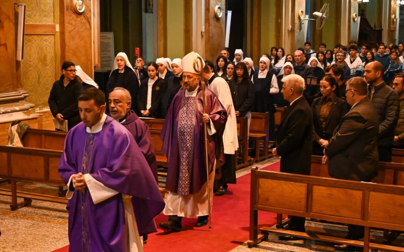 El Gobernador participó de una misa en la Iglesia Catedral