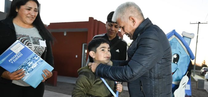 Tres familias de Nogolí recibieron las llaves de sus nuevos hogares 